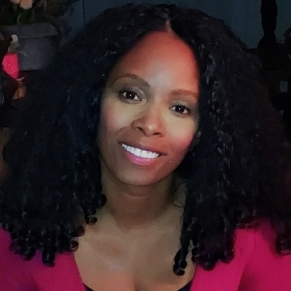 💗I'm Lucy, your Boutique Posher! 💗 - Picture 8 of 12